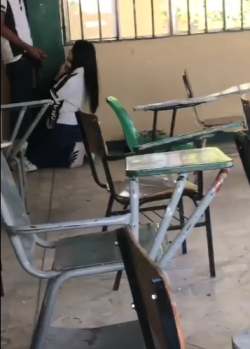 Morros en el salón de clases son pillados haciendo cosas insanas. 3