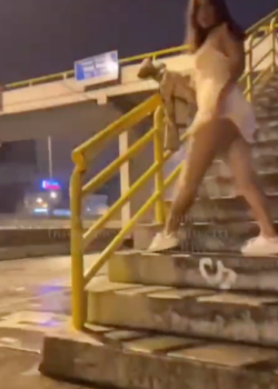 Wera Borracha se desnuda en publico y se pone muy traviesa. 17