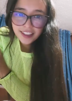 Nenita de papi se mete el consolador y hace video insano. 23