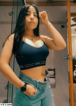 Flaca buenarda del Gym hace suculento pack mostrando los resultados del entrenamiento. 21