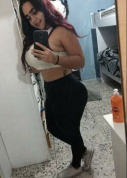 Gordita tetona me manda fotos hot 11