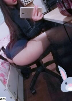 Linda morrita presumiendo sus ricas nalgas 15
