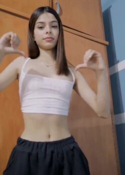 Hermosa flaquita filtrada nudes + video 22