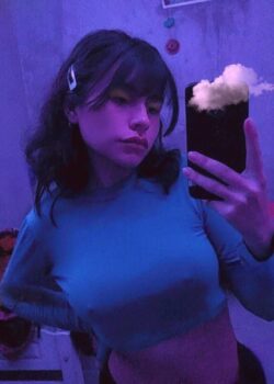 Bella jovencita chupa polla 12