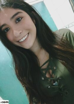 Linda adolecente tocándose video + nudes 10