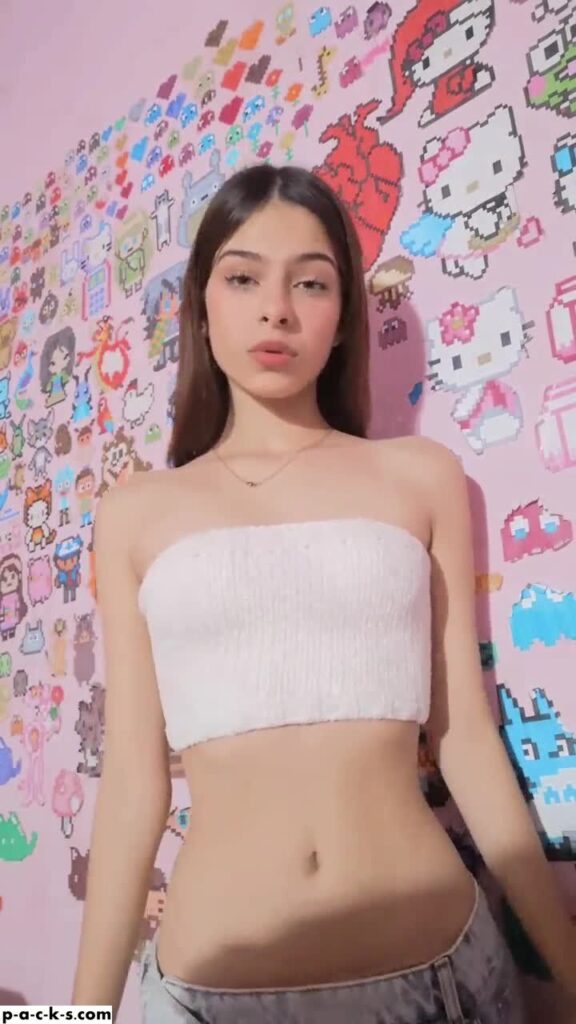 Flaca rica hace pack completo full nudes y videos casero. 13