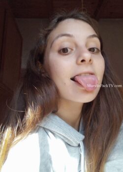 Adolescente ardiente se termina filtrando sus nudes 23