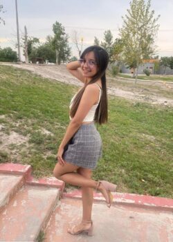 Flaca recién graduada detonada en video casero. 6