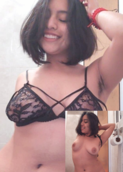 Hermosa adolescente colegiala atrevida desnuda 11