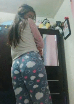 Putita colegiala se desnuda y pasa video toqueteándose. 21