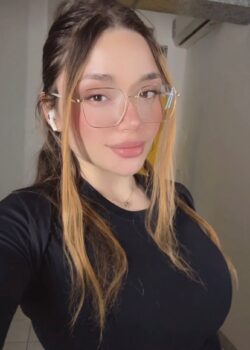 Mi prima culona me manda fotitos hot 22