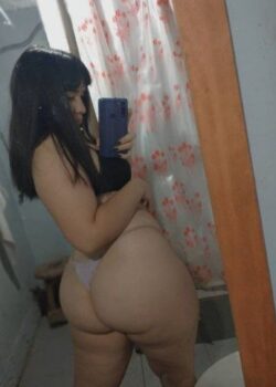 Morra culona de la prepa le manda sus fotos al profesor para pasar la materia 23